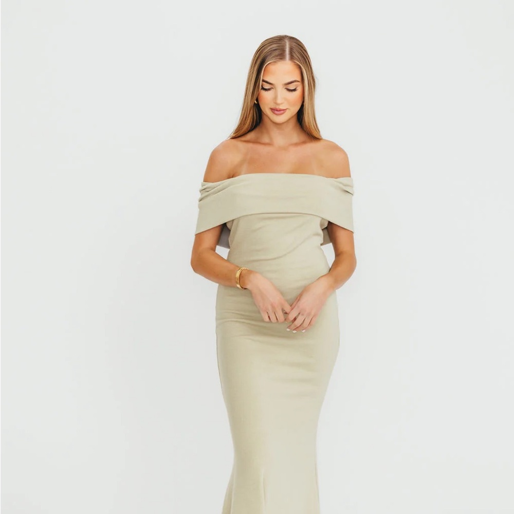 NWT Sage Green Off-Shoulder Bodycon Dress bump friendly! Maternity